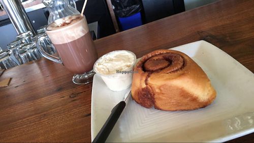 cinnamon roll and hot chocolate  at Great Sage in Clarksville