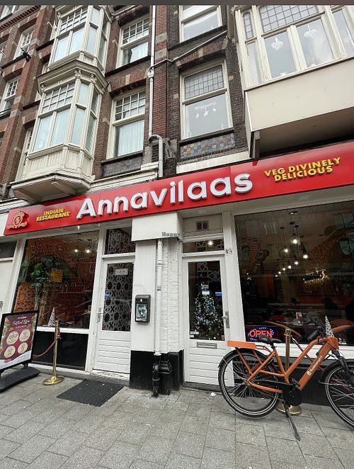 On busy street  at Annavilaas in Amsterdam