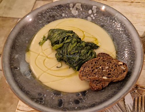 Fave e cicorie at Mamapulia in Bari