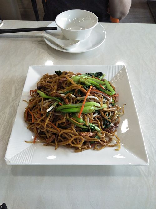 Fried noodles at Huì Yuán Sù Shí Fāng 慧缘素食坊 Lotus Vegan in Shanghai