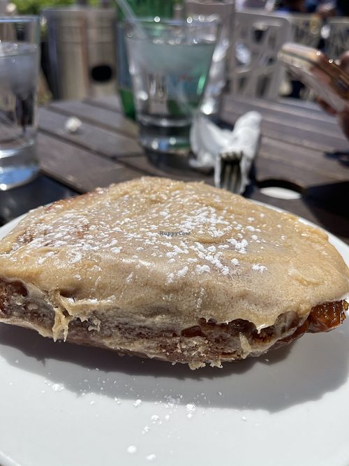 Cinnamon roll   at Tree House in St Louis