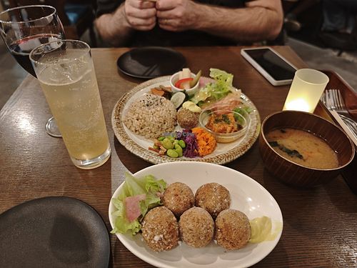 Marvellous food (lotus plate + chickpeas croquettes) + drinks at LOTUS CAFE TOKYO in Tokyo