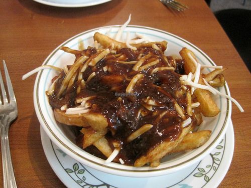 I really like the poutine served at Végan Rapide. The serving is also not enormous, it's just right if you don't feel like overeating. at Vegan Rapide - Sherbrooke in Montreal