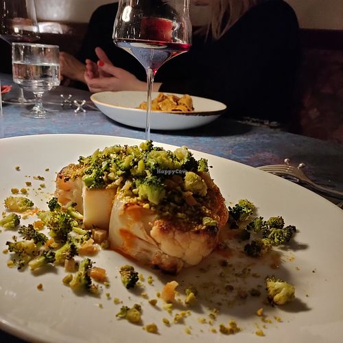 Oven-baked cauliflower with pistachios, chili and broccoli at Meteo Restaurant & Beach Bar in Merano