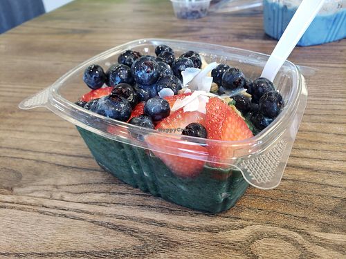 Green bowl at Vibe Foods Superfood Bar in Memphis