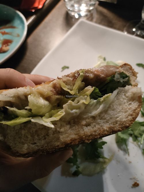 The inners contained lettuce, onion, a mayo and potato mash at Thomas Bistrot in Forio