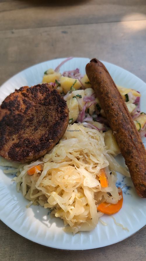 Salchicha alemana con chucrut at Mula Plateada in Villa General Belgrano