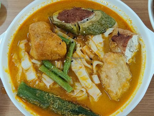 chee cheong fun with curry gravy at Full Moon Sen Vegetarian Food Court 福滿香素食美食中心 in Petaling Jaya