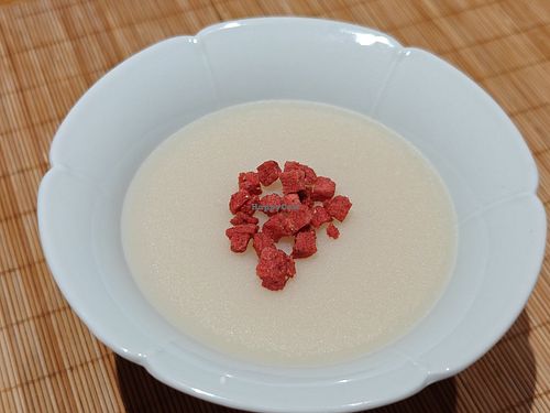 Dehydrated Strawberry with at Qing Ya Cha Su - 青雅茶素 in Hangzhou