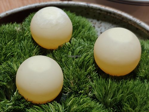 Passion fruits juice in cacao crust balls at Qing Ya Cha Su - 青雅茶素 in Hangzhou