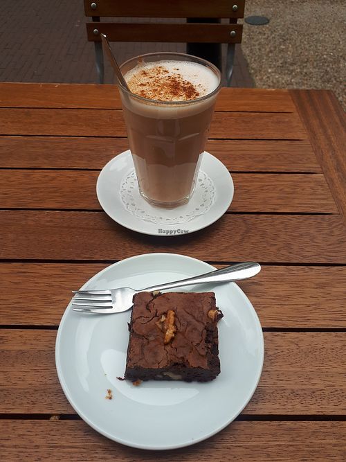 Chai and brownie at Zusjes in Dordrecht