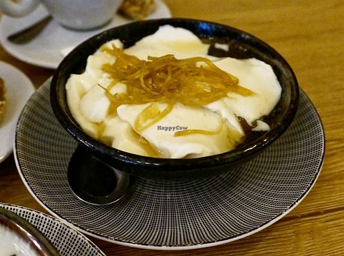 D06. Đậu hù
Tofu gingembre et caramel at Bếp Việt in Paris