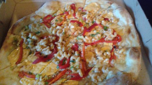 The Silurian - a vegan mac-n-cheese pie with Teese and plenty of garlic and roasted red peppers!  Forgive the blurriness - I wanted to eat it! at Flying Saucer Pizza Company in Salem
