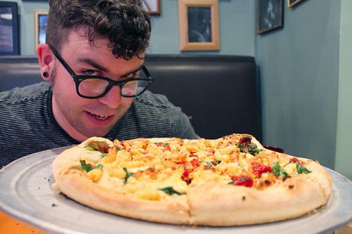 The Silurian: evoo, garlic, teese cheese, vegan mac and cheese casserole, kale, and sun dried tomatoes  at Flying Saucer Pizza Company in Salem