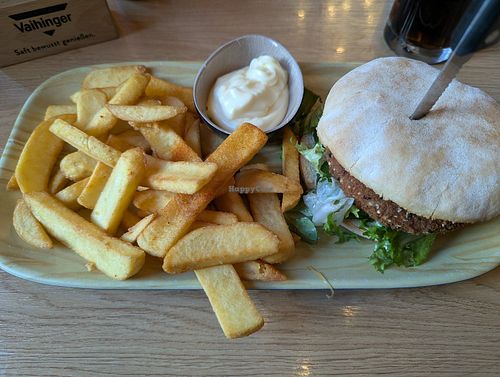 Vegan Beyond Burger with fries and vegan mayo at News Cafe - Papenburg in Papenburg