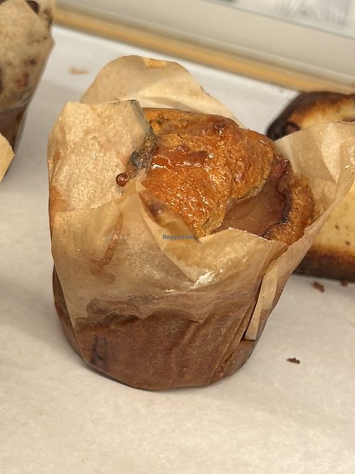 Vegan apple muffin  at Le Cafe Coffee in New York City