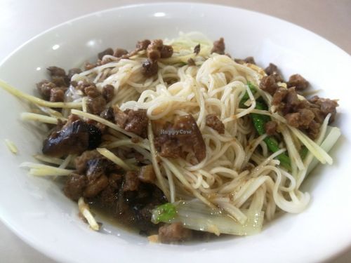 noodles at  Dīngxiāng Dòuhuā Sùshí Shuǐjiǎo -丁香豆花素食水餃 in New Taipei City