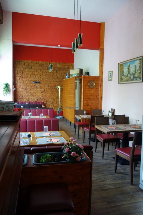 Inside at Libanesische Blumen - Libanesische Küche & Grill in Saarbrucken