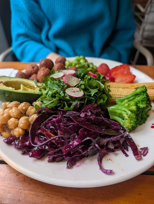 Vegan plate at Kirpi Koşuyolu in Istanbul
