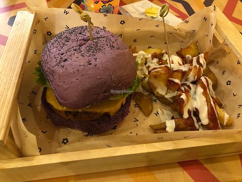 Flower Burger con patata buenas  at Flower Burger in Padua