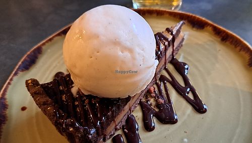 Trillionaires shortbread with ice cream at George and Dragon in Kings Lynn