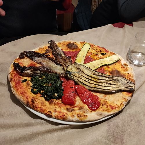 Vegan pizza at Zur Sonne in Lana