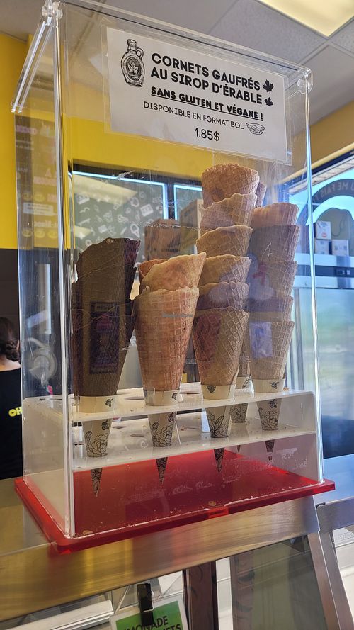  at Oh! 3 Singes in Laval