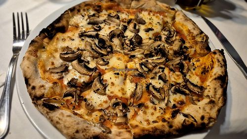 Vegetarian champignon pizza (not vegan) at Amore & Passione in Agadir