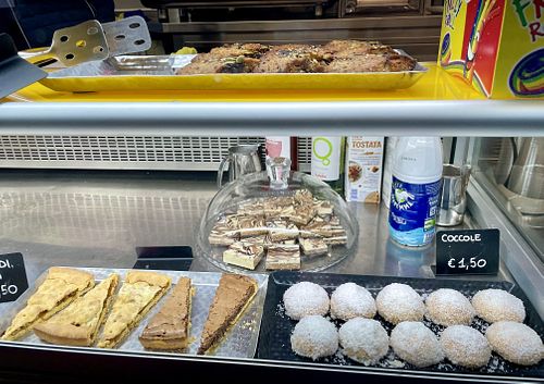 Vegan cakes, bars, cantucci  at La Viola Ristoro in Grosseto