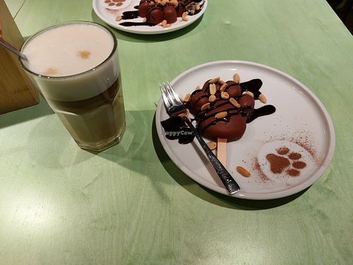 ,,Don't-call-it-snickers"-Kuchen at Katzentempel - Trier  in Trier