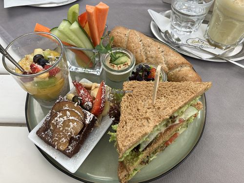 “Iss dich schlank Frühstück” als veganes Frühstück  at Lille Hus in Teesdorf