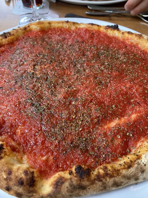 Pizza Marinara - von Haus aus vegan!  at Ristorante Lucca in Hannover