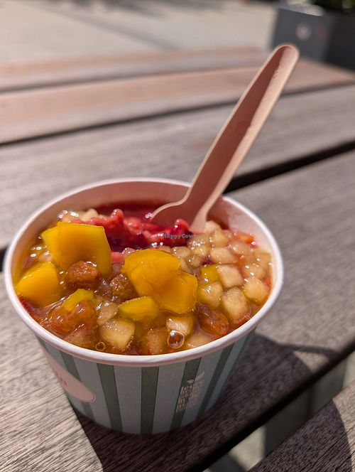 Do it yourself Softeis mit vielen veganen Toppings at Kännchenklein in Cottbus