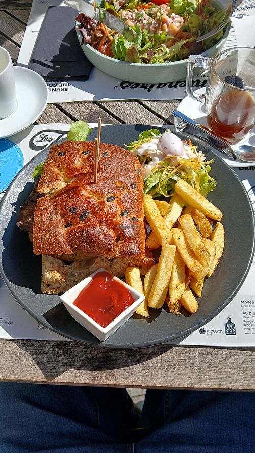 Burger Falafel Vegan at Les Trentenaires in Fribourg