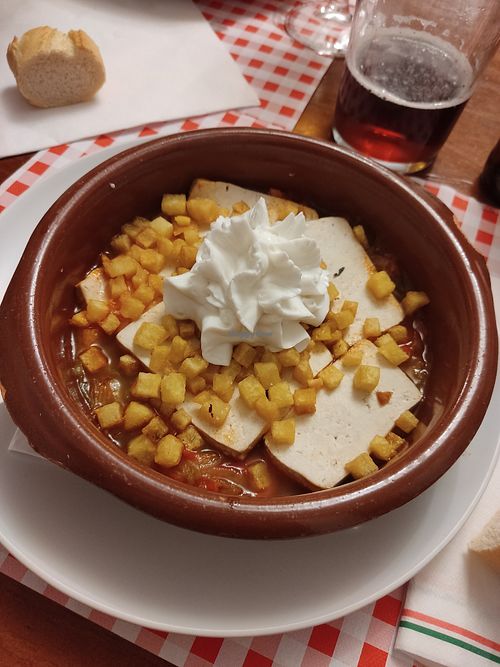 Tofu con piperrada y alioli. at Gaztelu Herriko Ostatua in Navarra