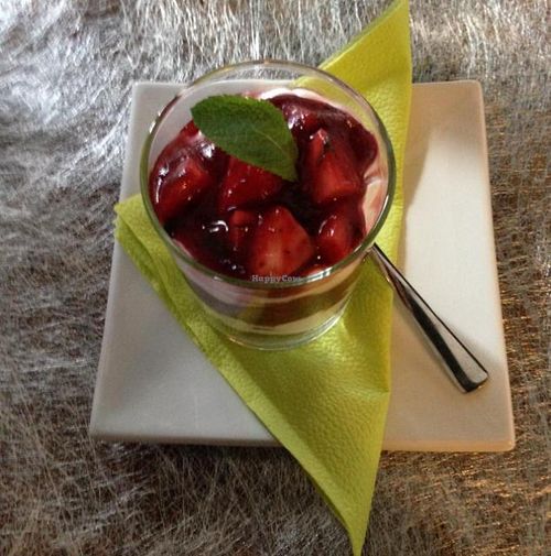 strawberry tiramisu  at Wondergood in Frankfurt