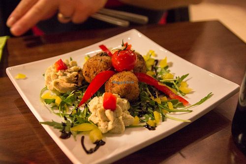 Arancini with dried tomatoes and basil, accompanied by a cream of artichokes and nuts at Wondergood in Frankfurt