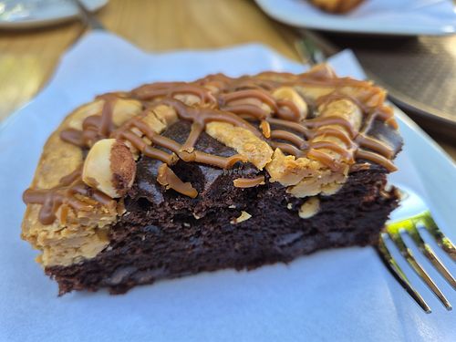 Vegan cake at Pastelaria Pão da Vila in Ericeira
