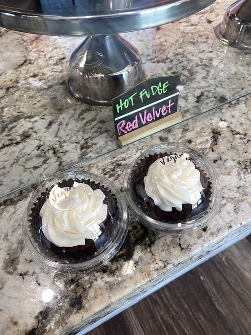 Ordered Last Chocolate Cupcakes w/Creamy Vanilla Frost  at Smallcakes Cupcakery and Creamery in Modesto