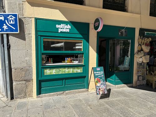 New address on Plaza Major at Selfish Poke in Segovia