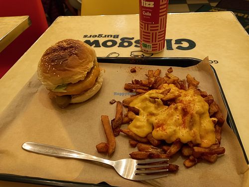 Glasgow avec steak de haricots rouges, frites avec sauce fauxmagère et cola bordelais at Glasgow Burgers in Nantes