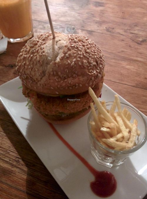 Beans vegan burguer at Quinoa in Barcelona