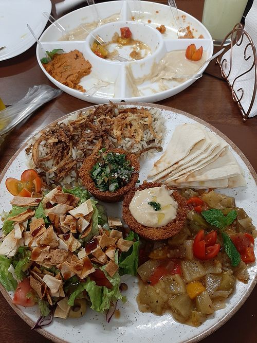 Prato de pastas ao fundo at Vila Síria Gastronomia Árabe in Pocos De Caldas