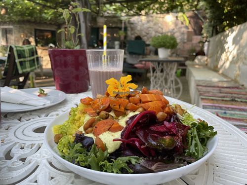Tandoori rice bowl  at Jardim de Borboletas in Santo Antonio Das Areias