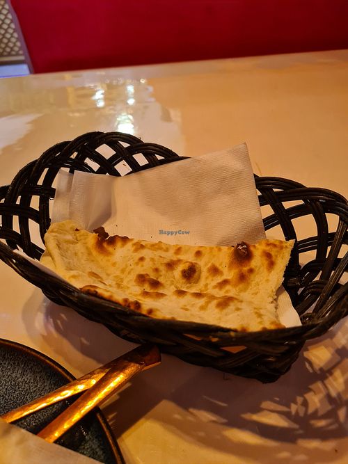 Extra zubereitetes veganes Naan Brot at Tandoori Mahal Indisches Restaurant in Frankfurt