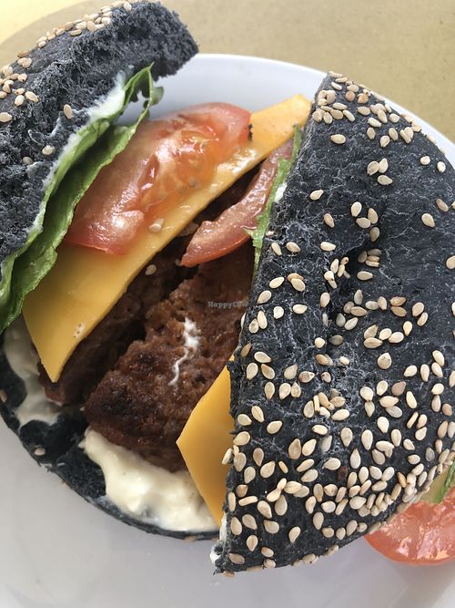 Beyond Meat burger in black sesame bun   at Ratatouille in Turin