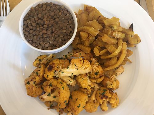 Yellow cauliflower, curry fennel and lentils at Ratatouille in Turin