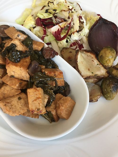 Tempeh with “friarielli”, Jerusalem artichokes, Brussels sprouts and onions  at Ratatouille in Turin