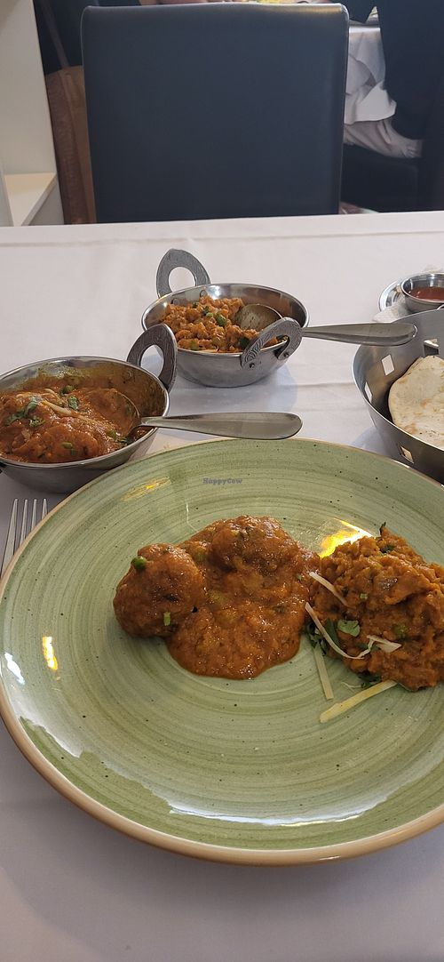 Very helpful waiter who understood vegan needs.  I had vegetable kofta and baigen barta with a garlic naan (veganised).  Delicious! at Restaurante Little India in Castello De La Plana