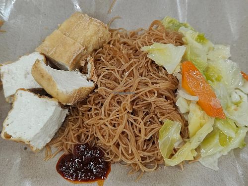 Bee Hoon with taukwa and cabbage at Dong Fang Vegetarian 东方素食 in West Singapore